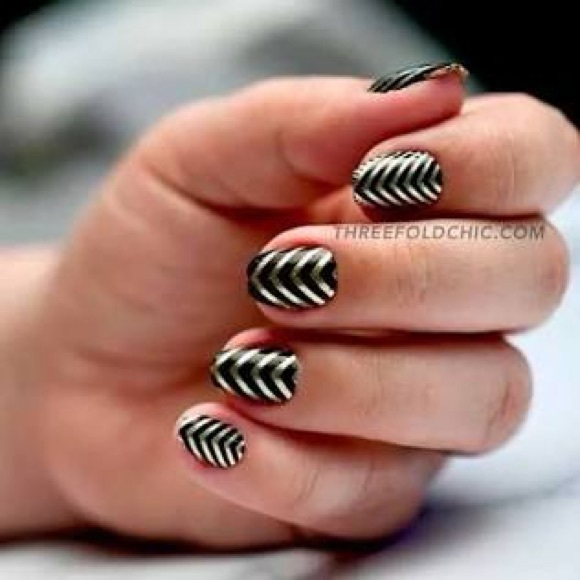 Color Street Retired Drop The Ball Nail Set Black and Gold Chevron - Picture 5 of 7
